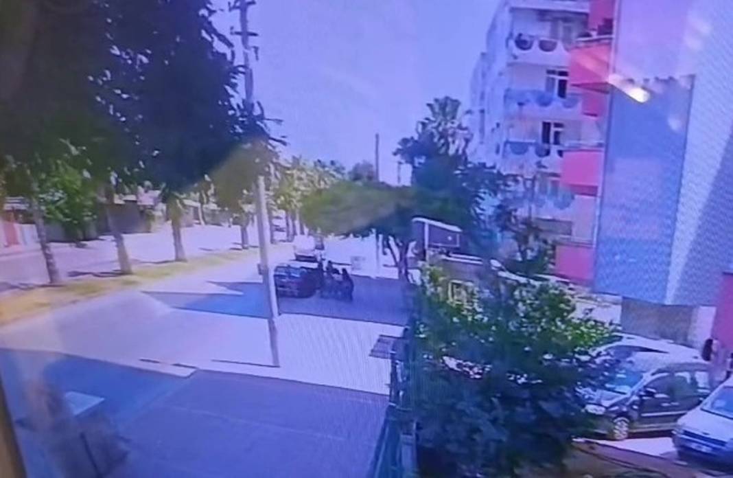 Sokak ortasında bebeğiyle 6 kadın tarafından dövüldü! 9